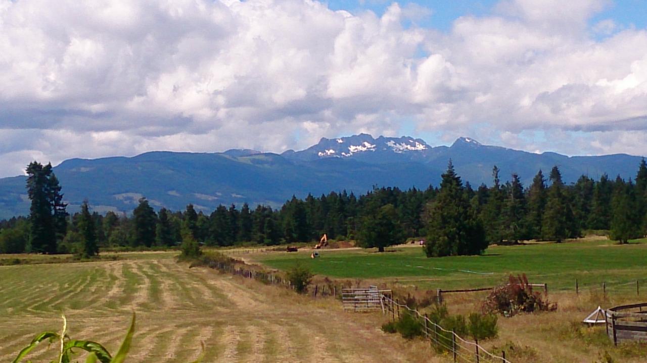 Paradise Acres Ranch Nanoose Bay Екстериор снимка