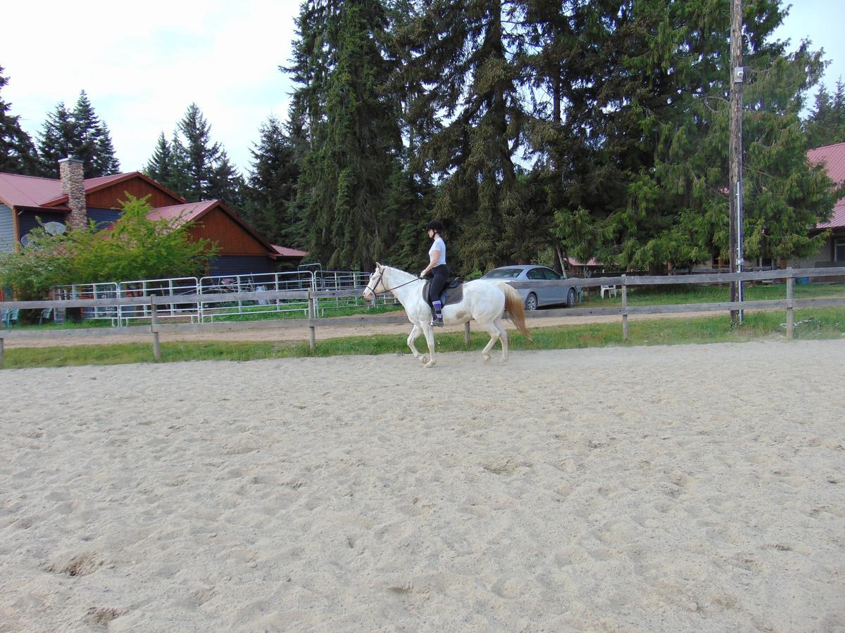 Paradise Acres Ranch Nanoose Bay Екстериор снимка