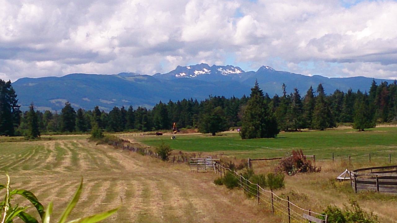 Paradise Acres Ranch Nanoose Bay Екстериор снимка