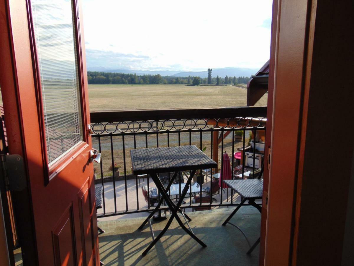Paradise Acres Ranch Nanoose Bay Екстериор снимка